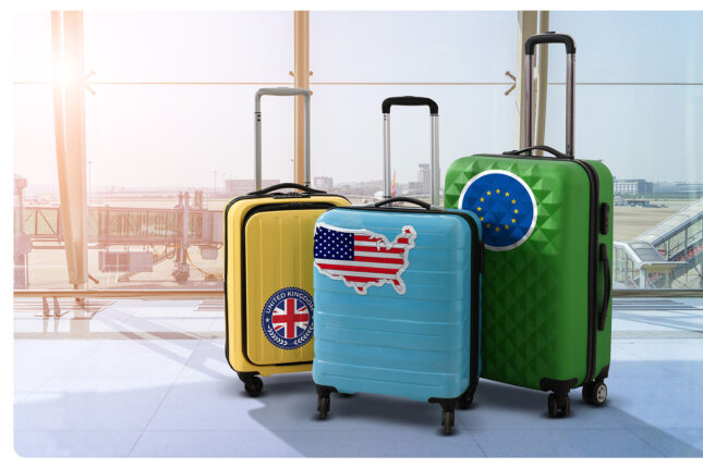 rachunek walutowy, trzy walizki ze znaczkami Unii Europejskiej, Stanów Zjednoczonych i Wielkiej Brytani
